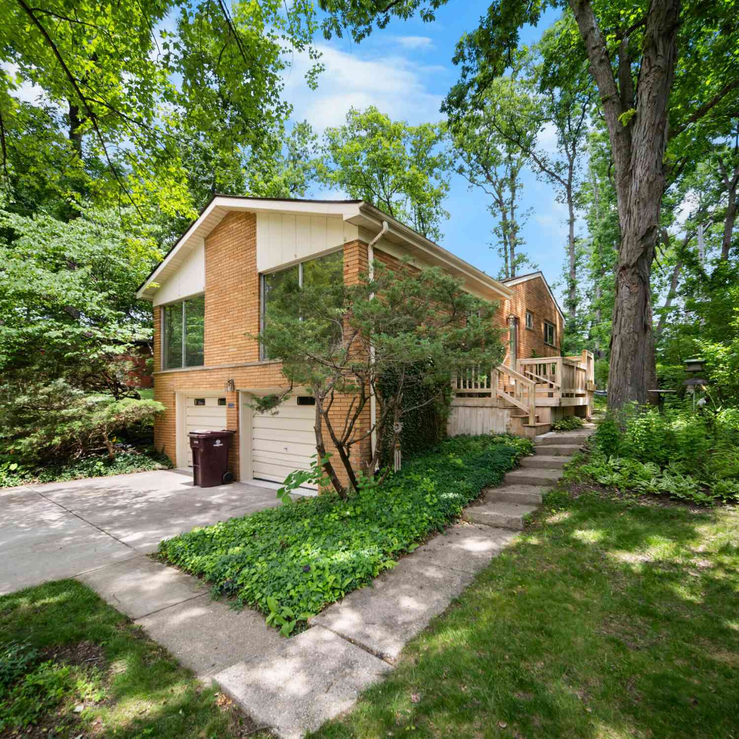 Homes For Sale - 2125 Needham Road<br/> Ann Arbor, MI 48104