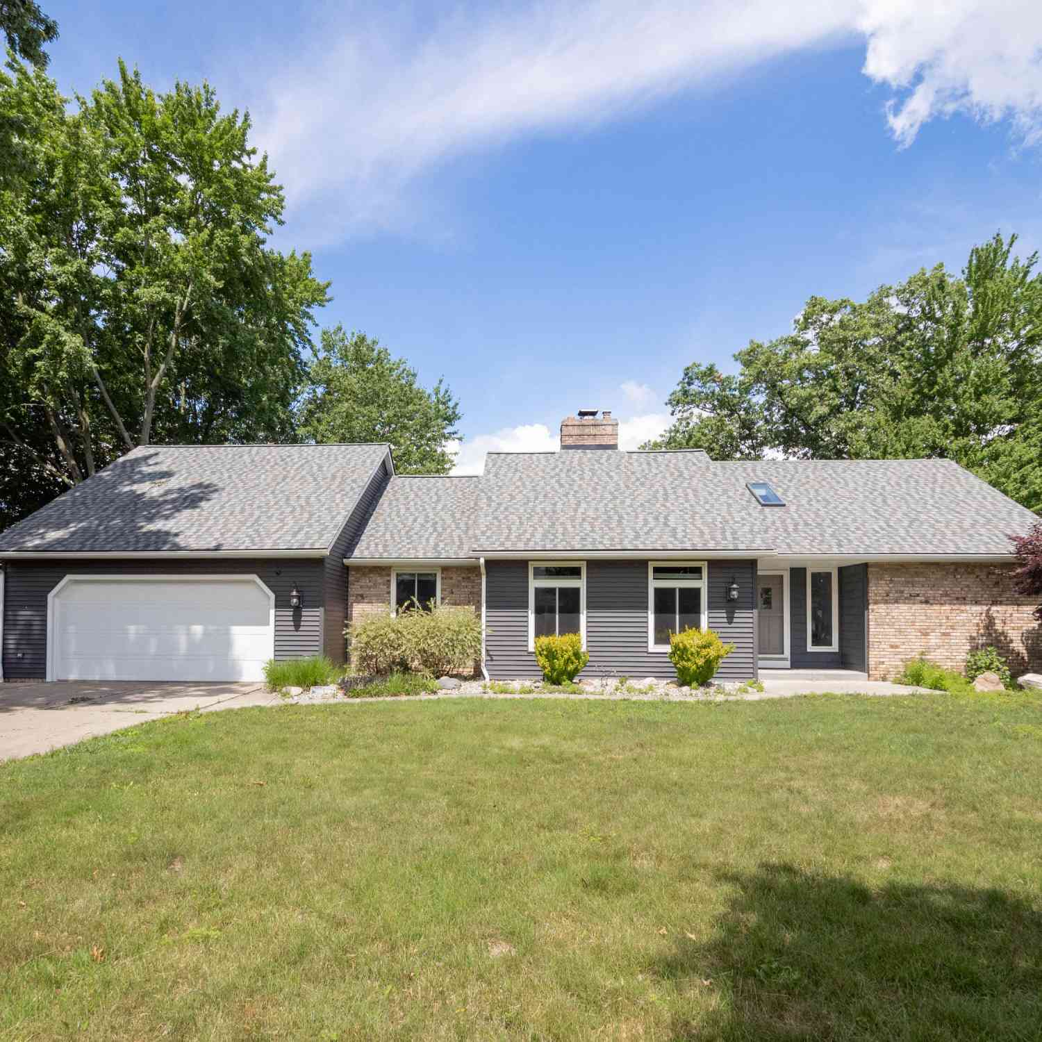 Homes For Sale - 9434 Oakview Drive<br/> Portage, MI 49024