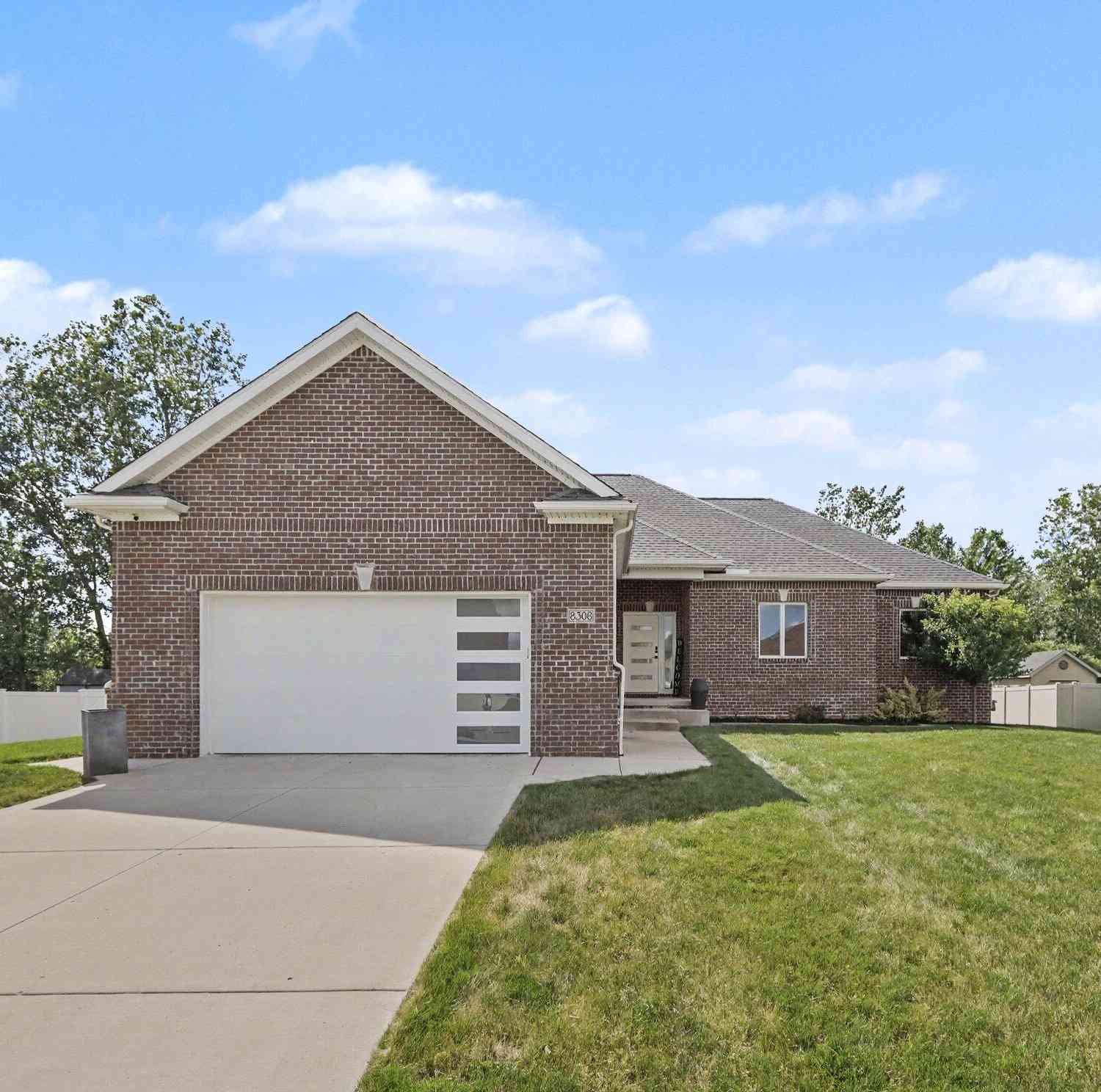 Homes For Sale - 8308 Jack Pine Circle<br/> Ypsilanti, MI 48197