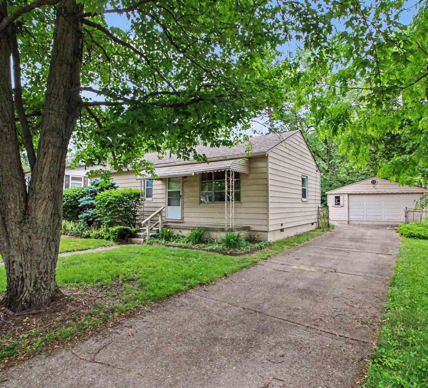 Homes For Sale - 612 Greenlawn Street<br/> Ypsilanti, MI 48198