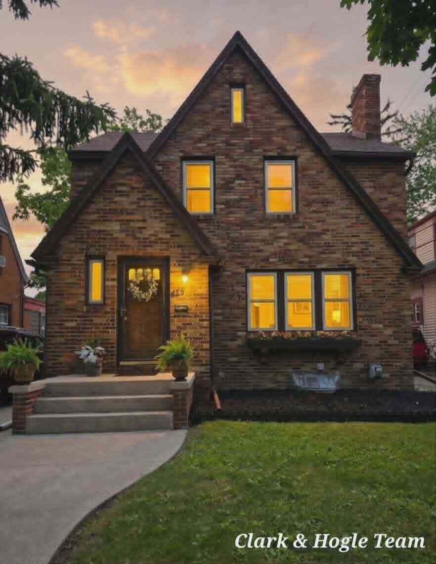 Homes For Sale - 425 West Street<br/> Lansing, MI 48915