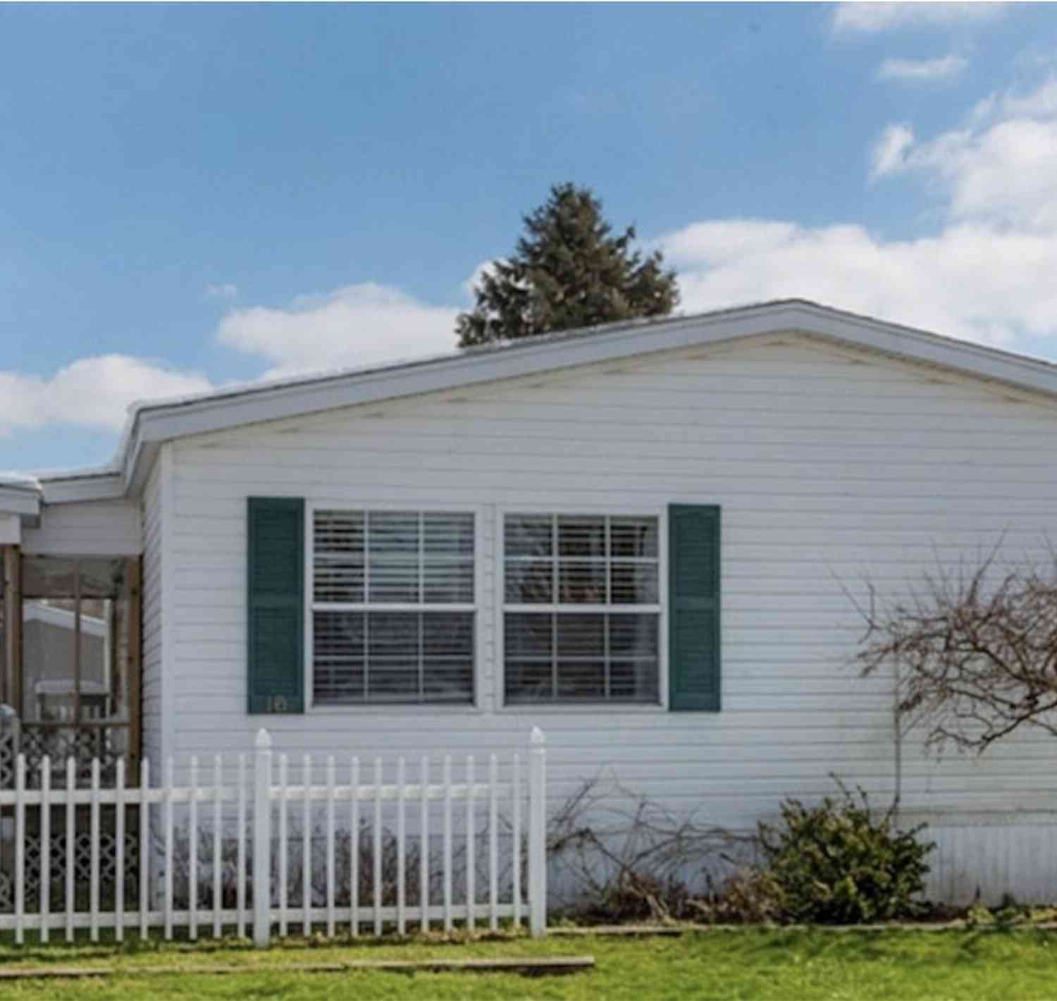 Mobile Home For Sale - 69205 Garver Lake Road #LOT 18<br/> Edwardsburg, MI 49112
