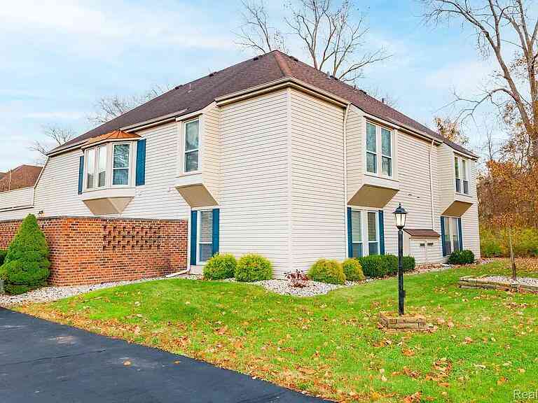 Condo For Sale - 8253 Colony #1<br/> Wayne County, Grosse Ile, MI 48138