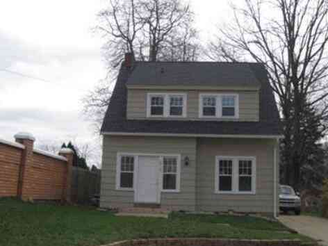 Homes For Sale - 3719 Oakland Drive<br/> Kalamazoo, MI 49008