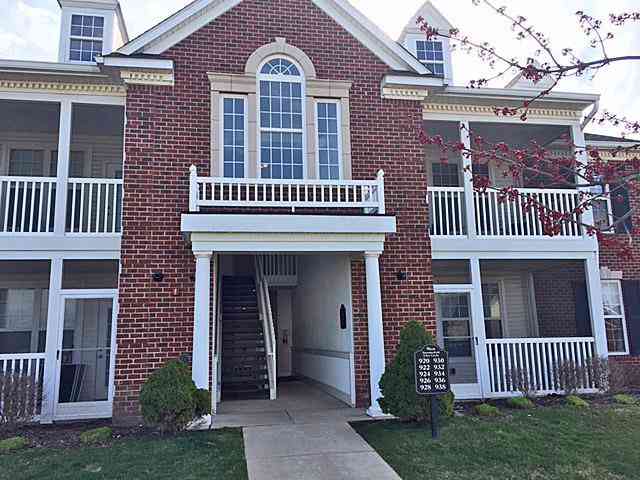 Condo For Rent - 926 W Summerfield Glen Circle<br/> Ann Arbor, MI 48103