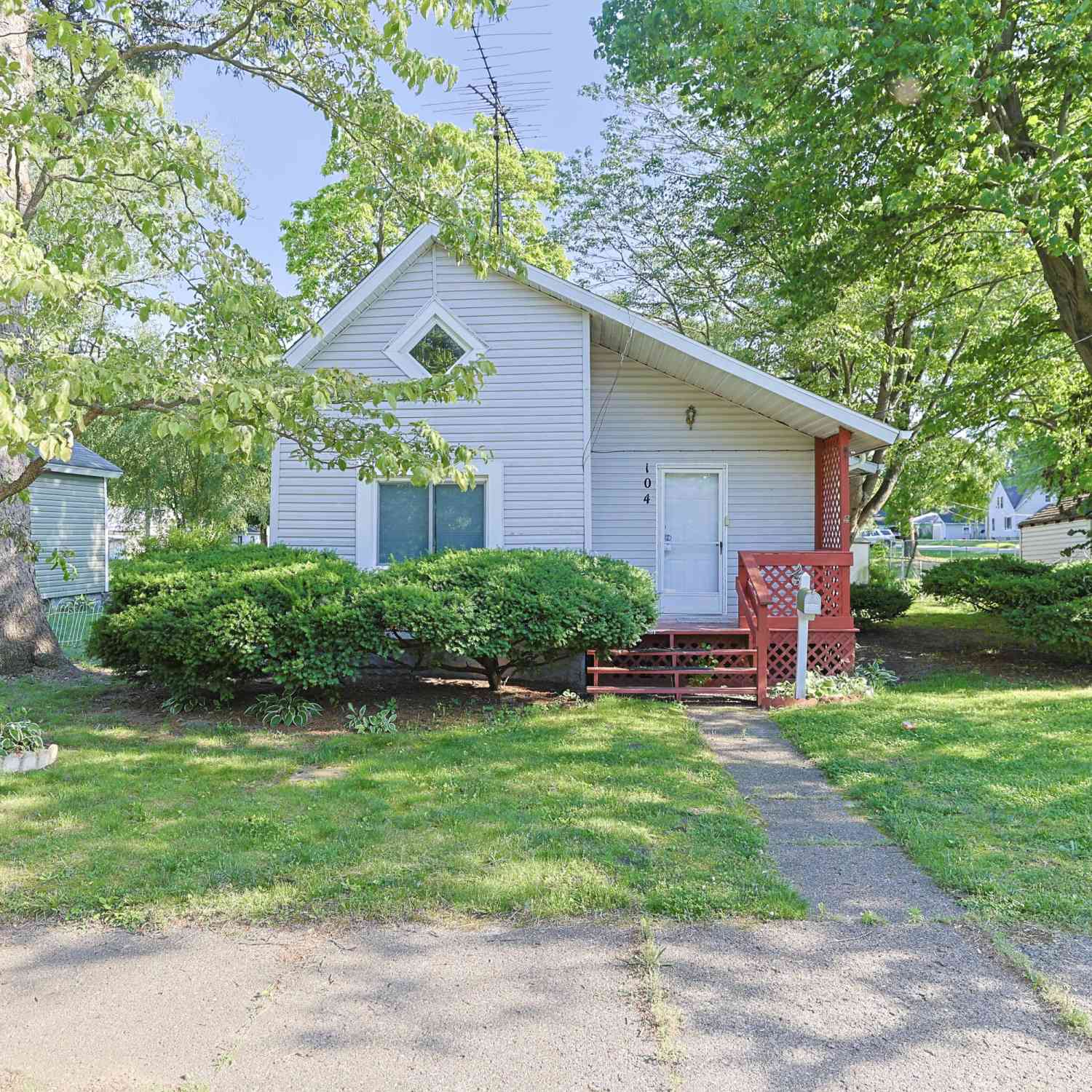 Homes For Sale - 104 Clyborn Street<br/> Dowagiac, MI 49047
