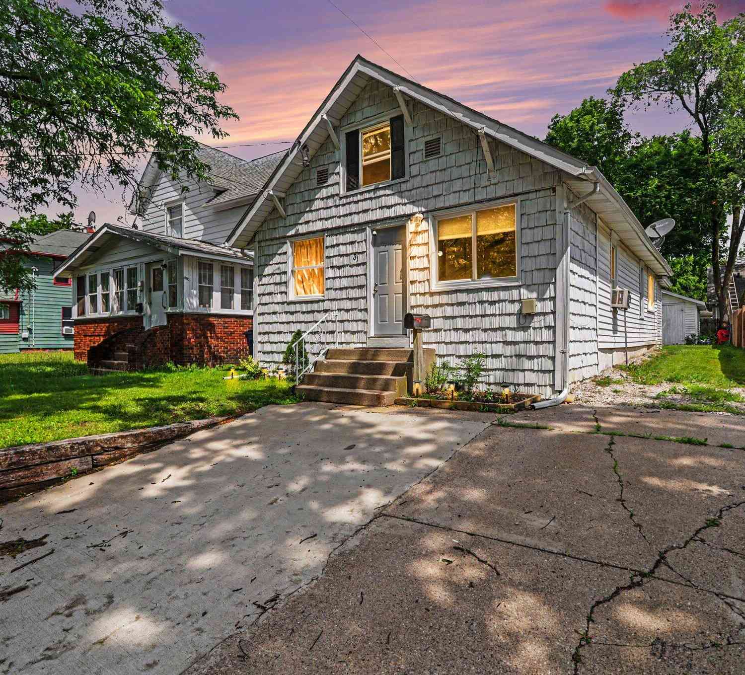 Homes For Sale - 31 E Kingman Avenue<br/> Battle Creek, MI 49014