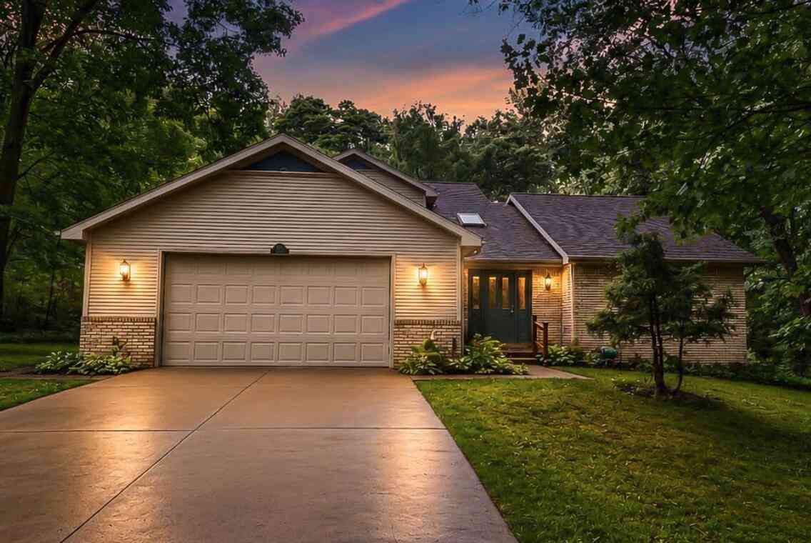 Homes For Sale - 2900 Noon Road<br/> Jackson, MI 49201