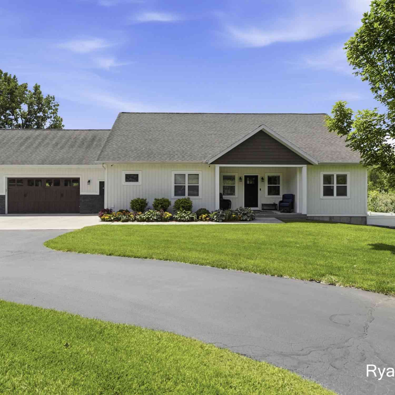 Homes For Sale - 6360 Cannonsburg Road<br/> Belmont, MI 49306