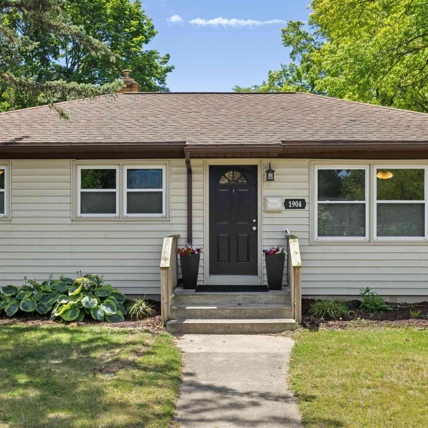 Homes For Sale - 1904 Griggs Street<br/> Grand Rapids, MI 49506