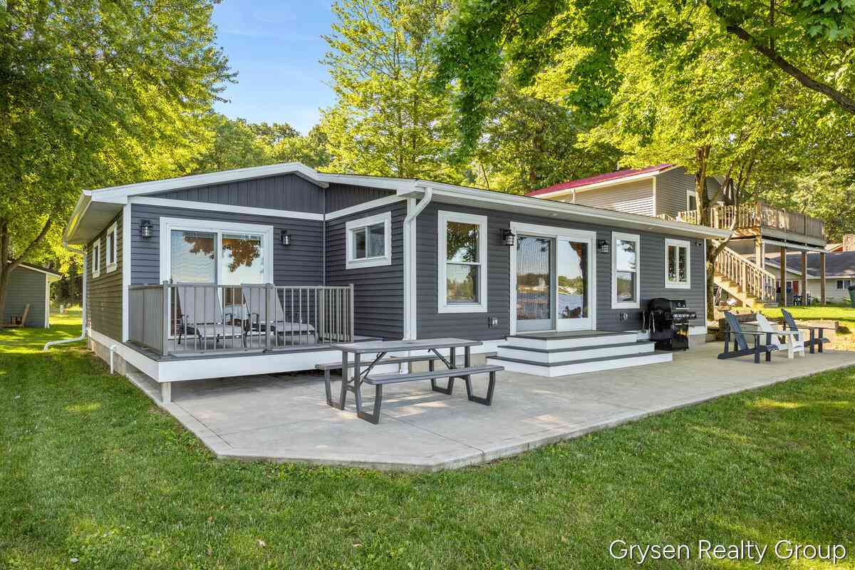 Homes For Sale - 63530 Zabel Shores Road<br/> Sturgis, MI 49091