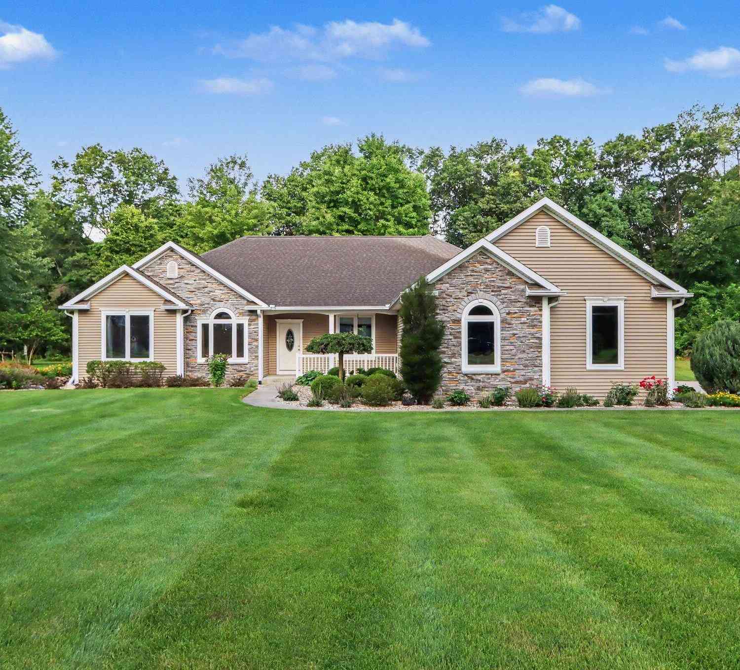 Homes For Sale - 7766 5th Street<br/> Mattawan, MI 49071