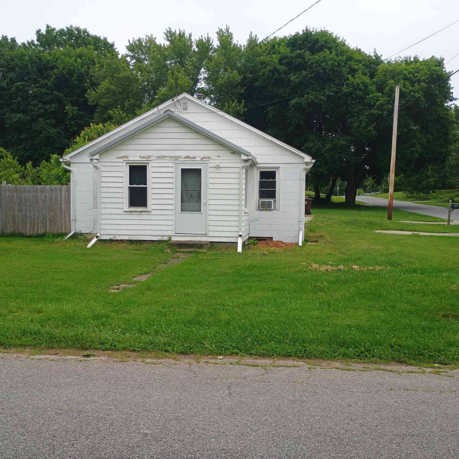 Homes For Sale - 502 E Forest Street<br/> Montcalm County, Edmore, MI 48829