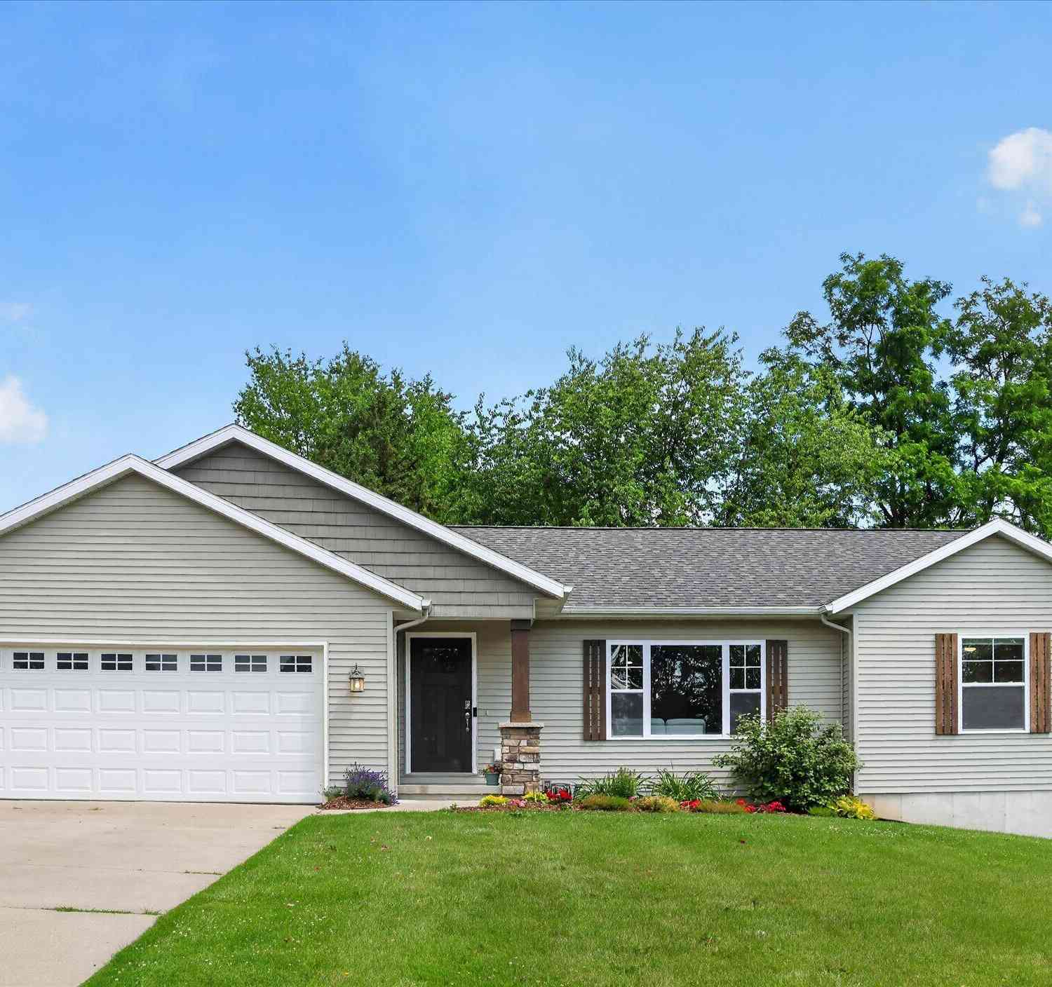 Homes For Sale - 2747 4 Mile Road<br/> Grand Rapids, MI 49544
