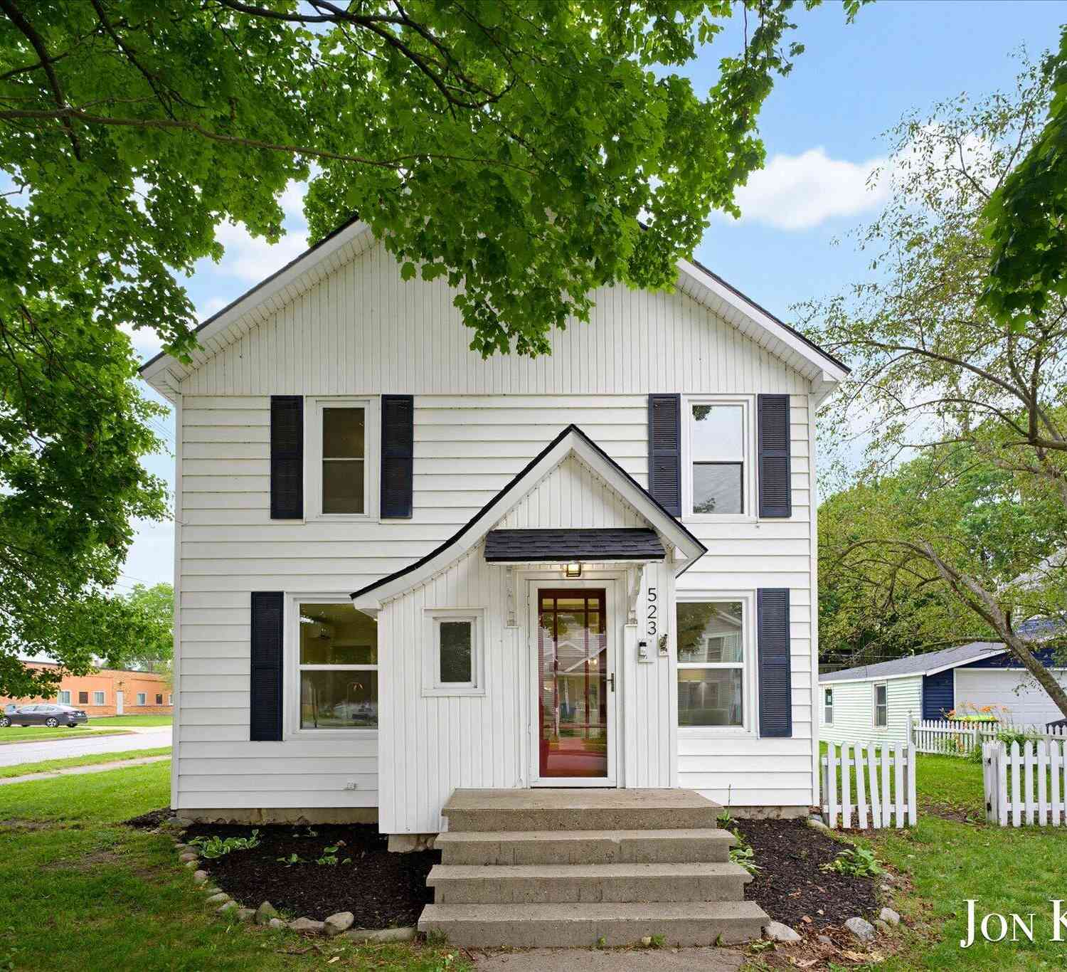 Homes For Sale - 523 Elm Street<br/> Lowell, MI 49331