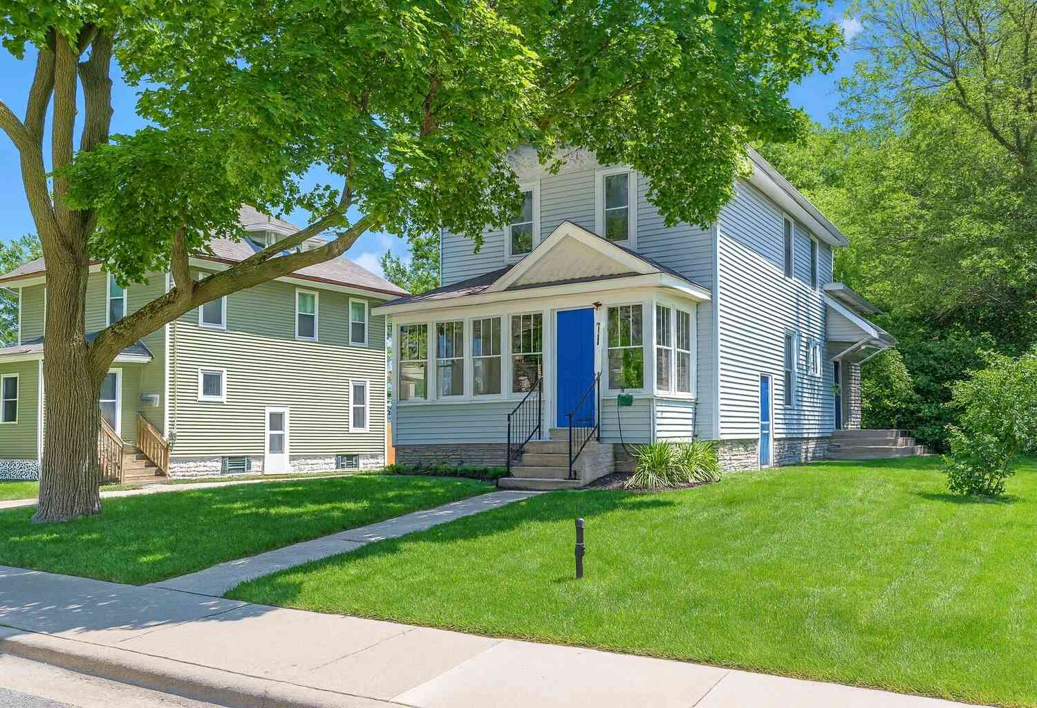 Homes For Sale - 1517 James Street<br/> Kalamazoo, MI 49001