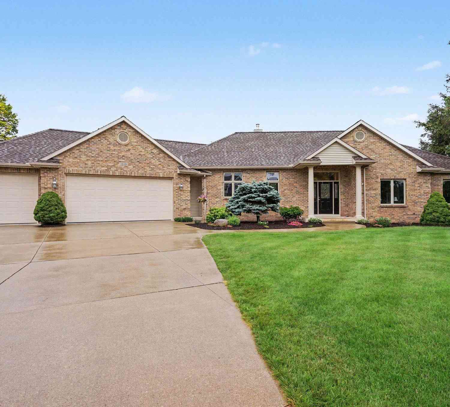 Homes For Sale - 3559 Elk Court<br/> Zeeland, MI 49464