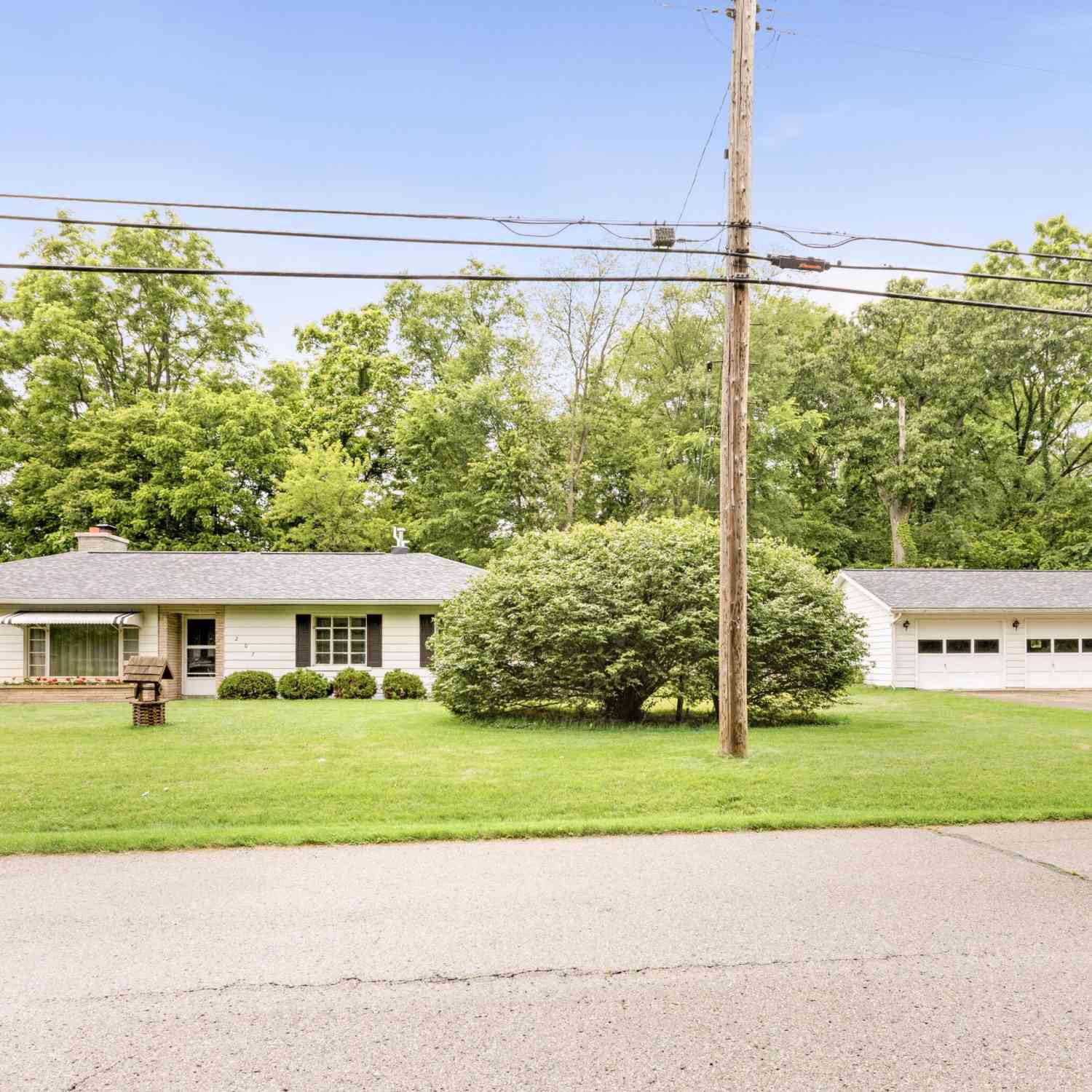 Homes For Sale - 207 Snow Avenue<br/> Battle Creek, MI 49037