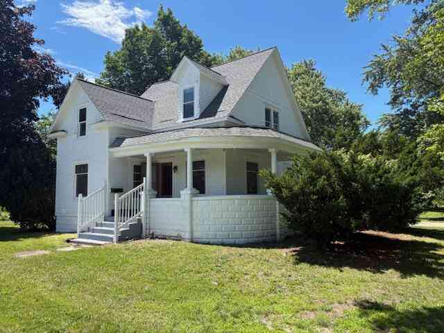 Homes For Sale - 504 S Center Street<br/> Van Buren County, Hartford, MI 49057