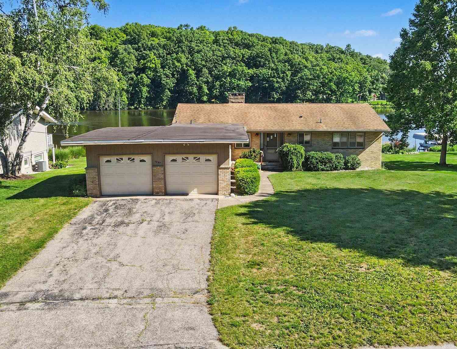 Homes For Sale - 7261 Driftwood Drive<br/> Kent County, Ada, MI 49301