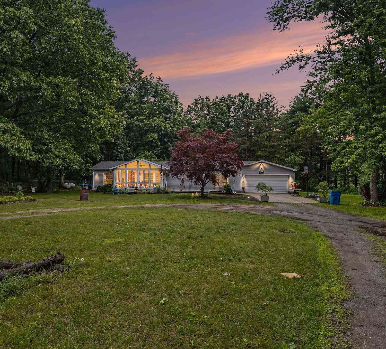Mobile Home For Sale - 4448 E River Road<br/> Buchanan, MI 49107