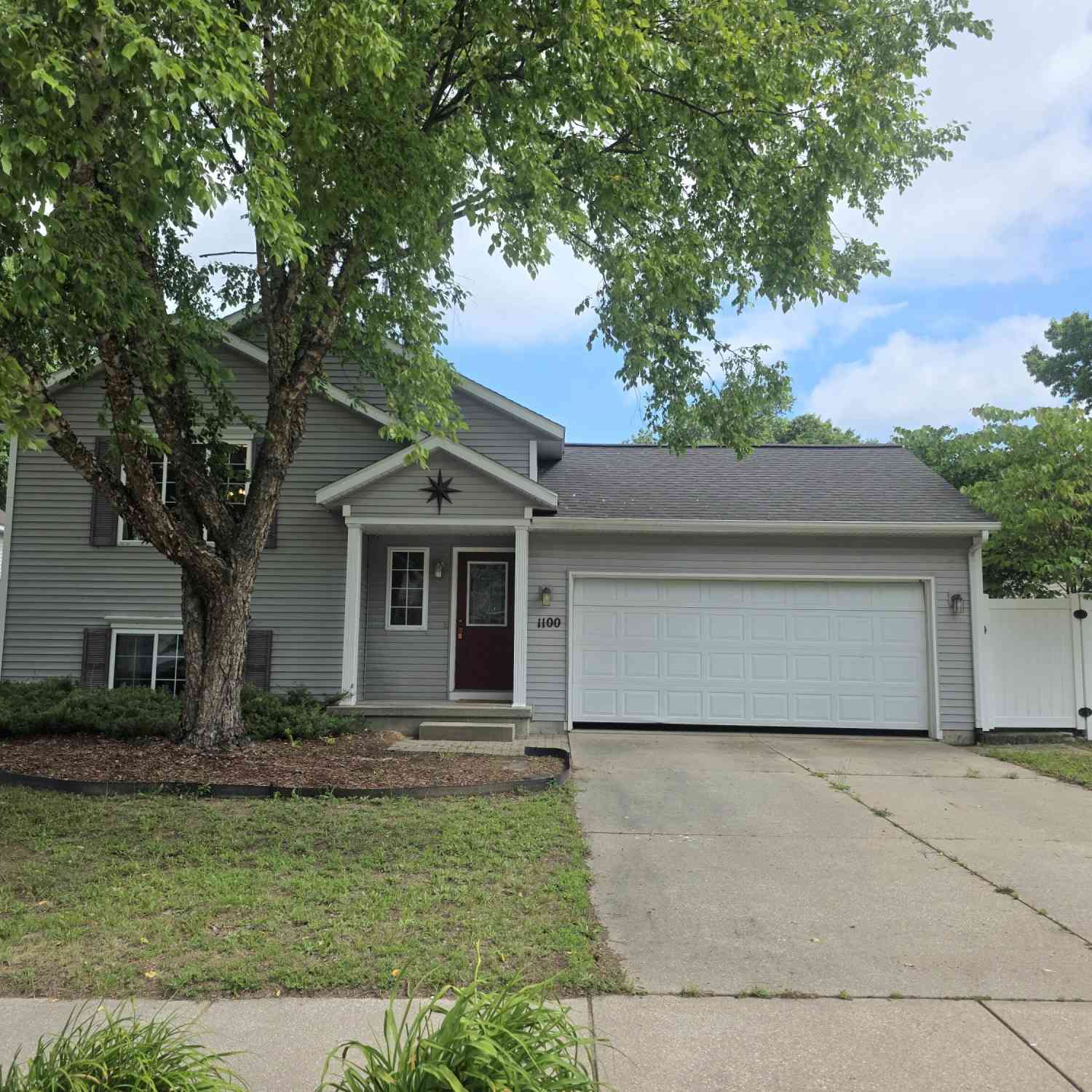Homes For Sale - 1100 Sprucewood Drive<br/> Greenville, MI 48838