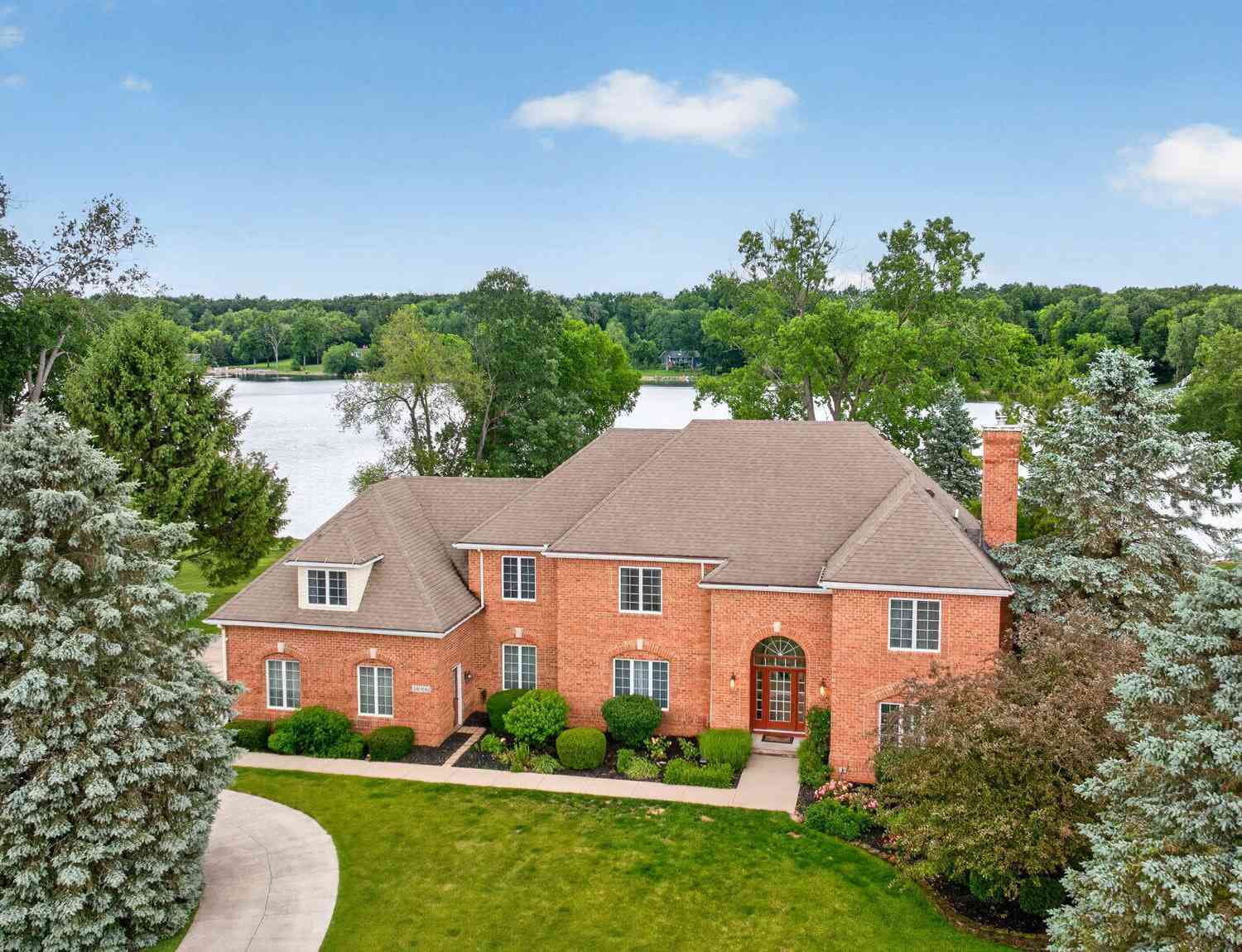 Homes For Sale - 14908 Canary Court<br/> Brooklyn, MI 49230