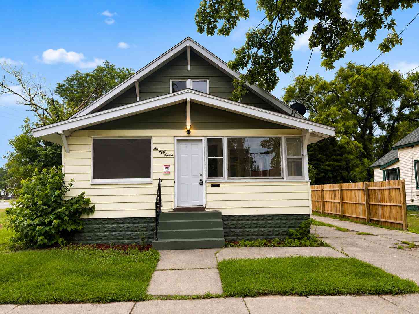 Homes For Sale - 657 Allen Avenue<br/> Muskegon, MI 49442