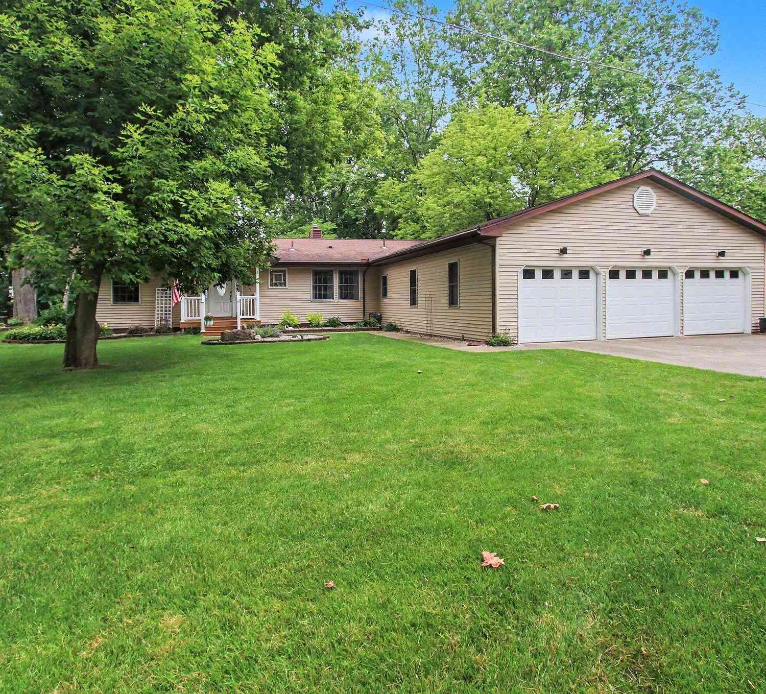 Homes For Sale - 46896 Meadow Lane<br/> Decatur, MI 49045