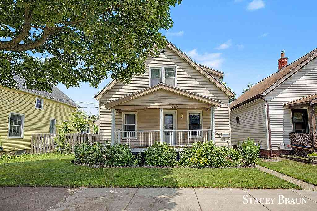 Homes For Sale - 1009 Courtney Street<br/> Grand Rapids, MI 49504