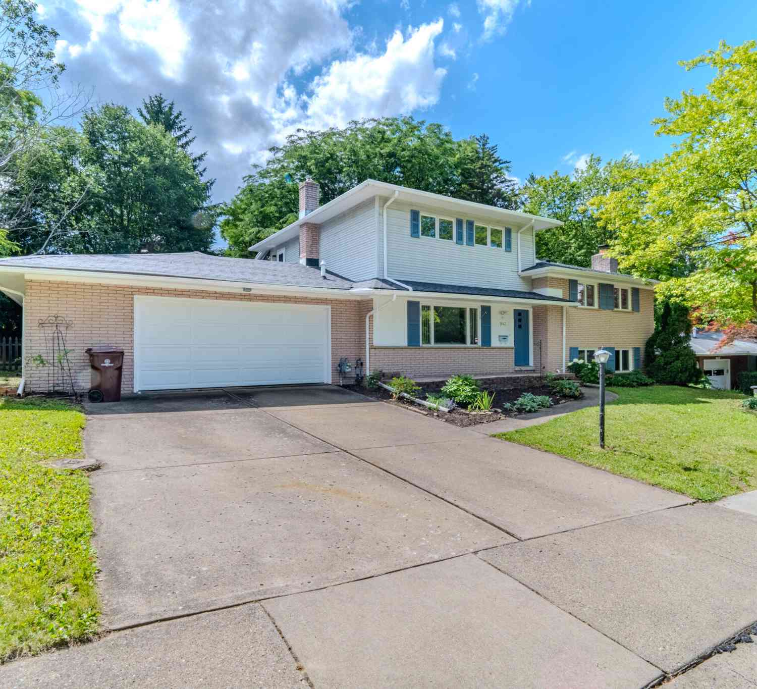 Homes For Sale - 1943 Ivywood Drive<br/> Ann Arbor, MI 48103