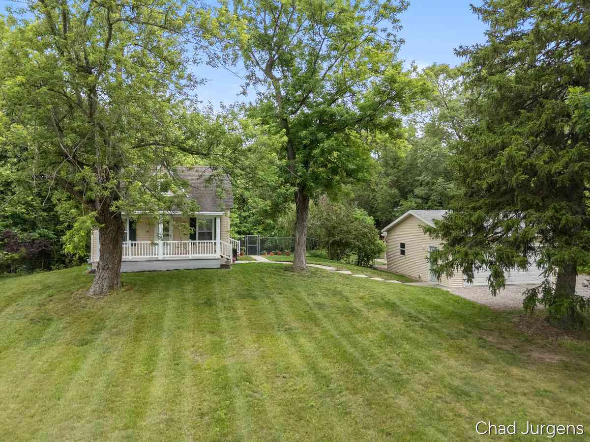 Homes For Sale - 931 4 Mile Road<br/> Grand Rapids, MI 49525