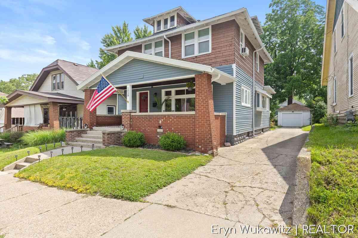 Homes For Sale - 1038 Widdicomb Avenue<br/> Grand Rapids, MI 49504
