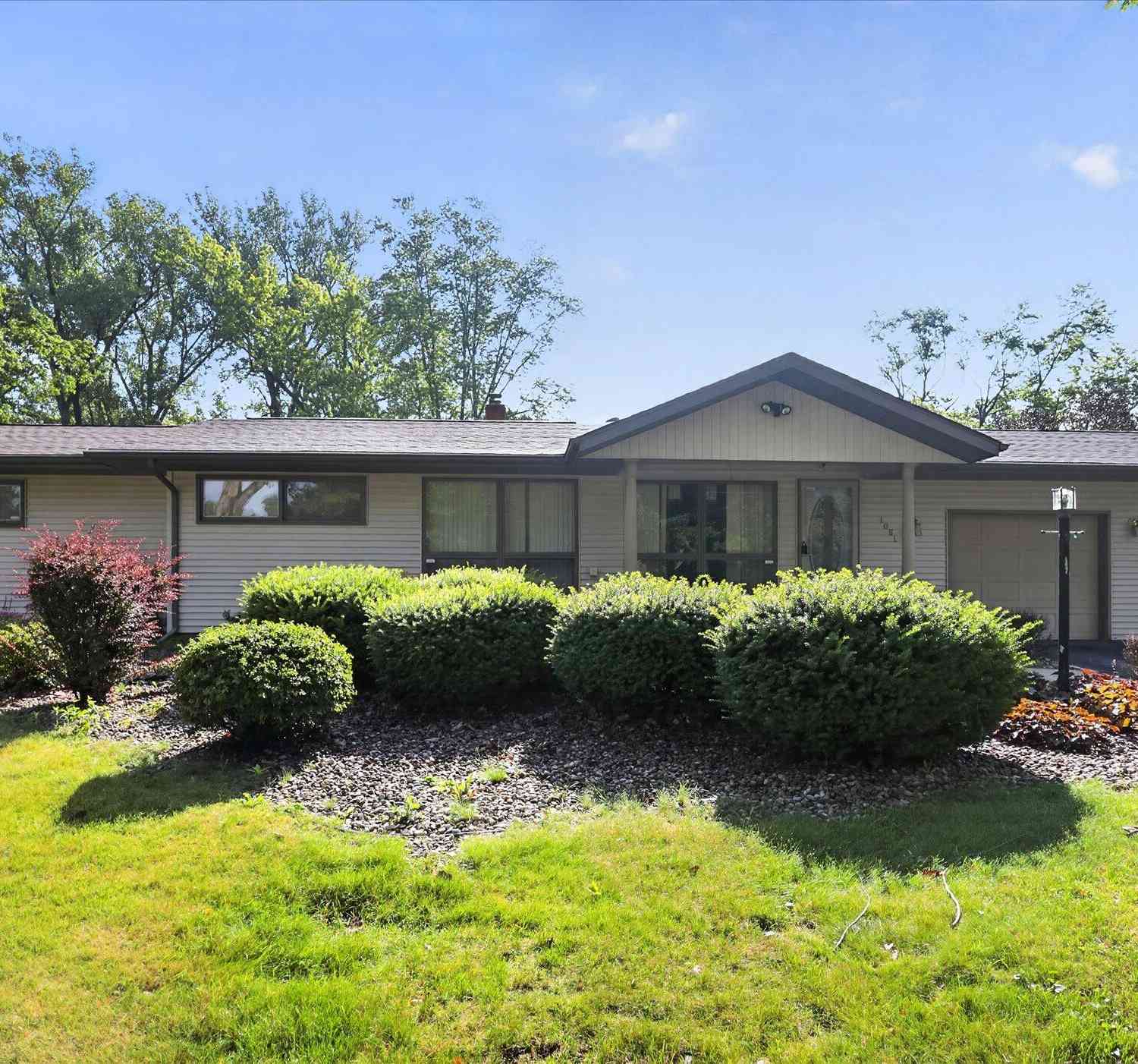 Homes For Sale - 1051 Sylvan Road<br/> Benton Harbor, MI 49022