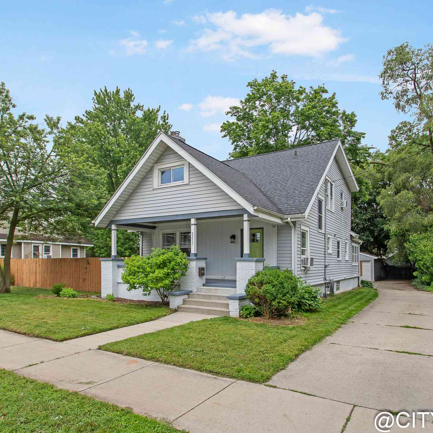 Homes For Sale - 2317 Collingwood Avenue<br/> Wyoming, MI 49519
