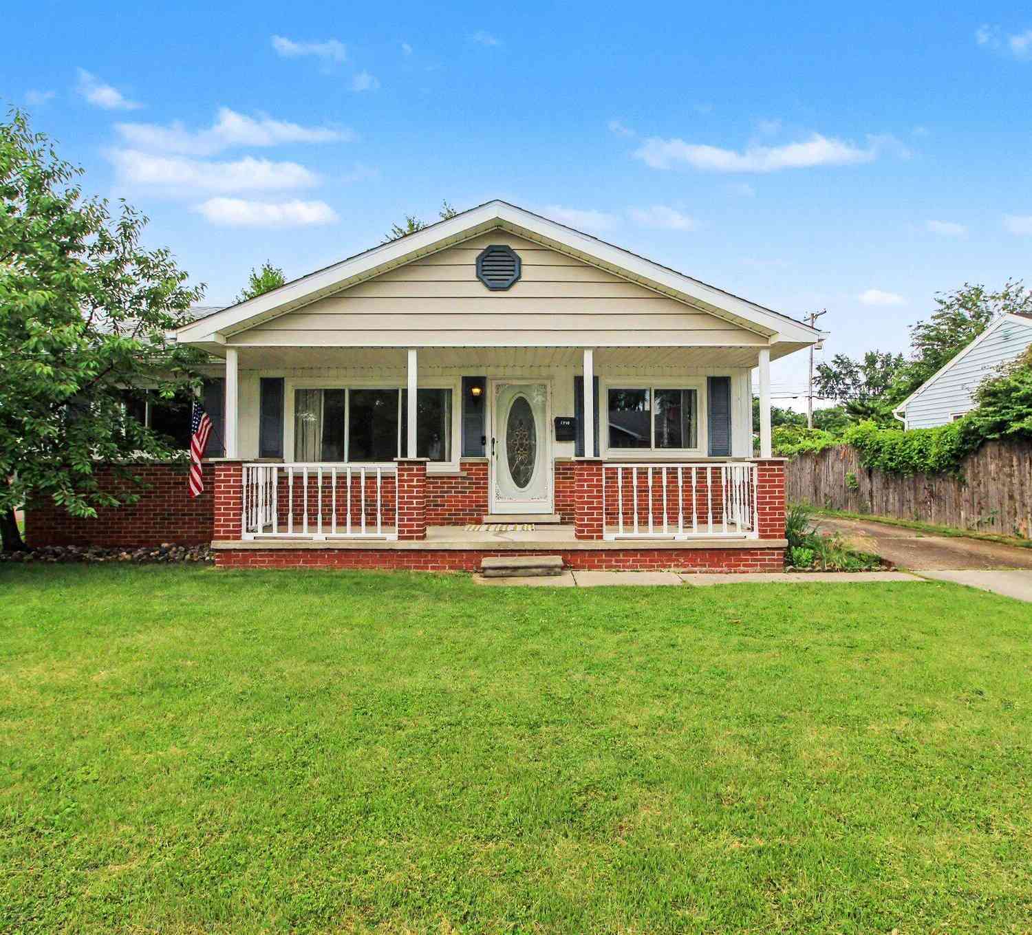 Homes For Sale - 1340 Duncan Avenue<br/> Ypsilanti, MI 48198