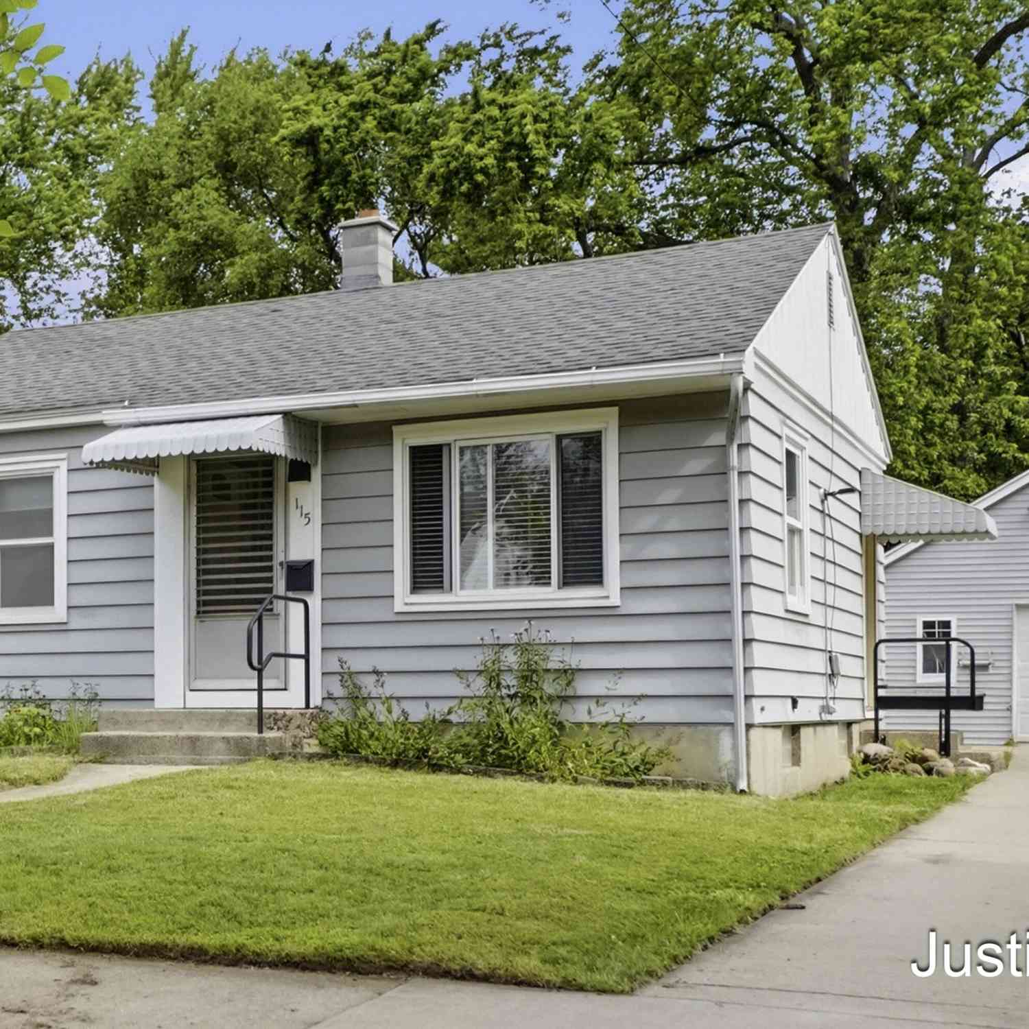 Homes For Sale - 115 Montrose Street<br/> Grand Rapids, MI 49505