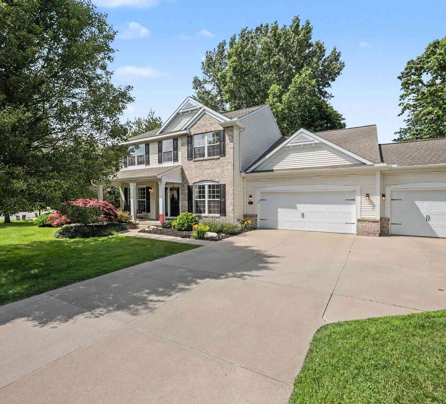 Homes For Sale - 15359 Bayou Meadows Court<br/> Spring Lake, MI 49456