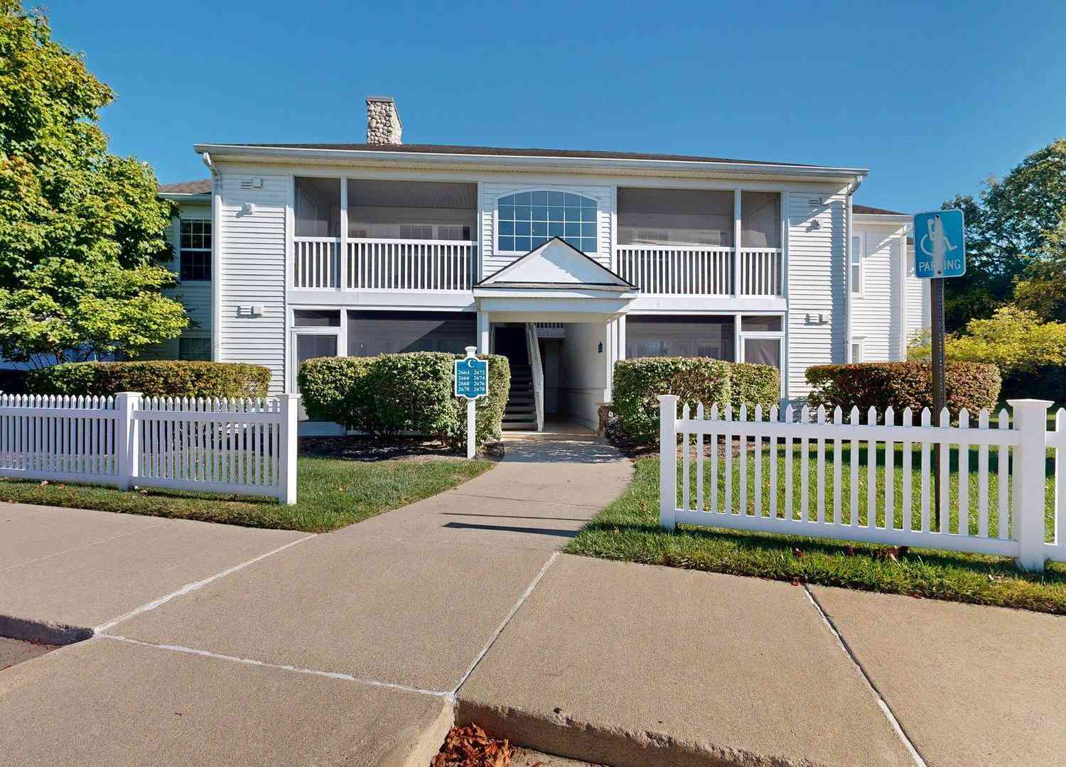 Condo For Sale - 2678 S Knightsbridge Circle<br/> Ann Arbor, MI 48105