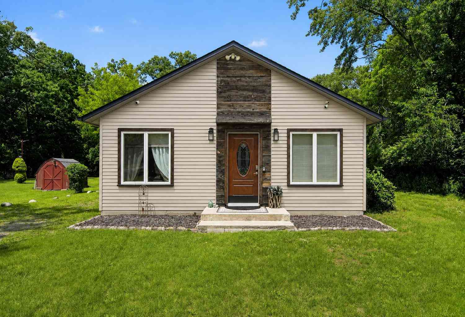 Homes For Sale - 26844 Shiawassee Street<br/> Southfield, MI 48033