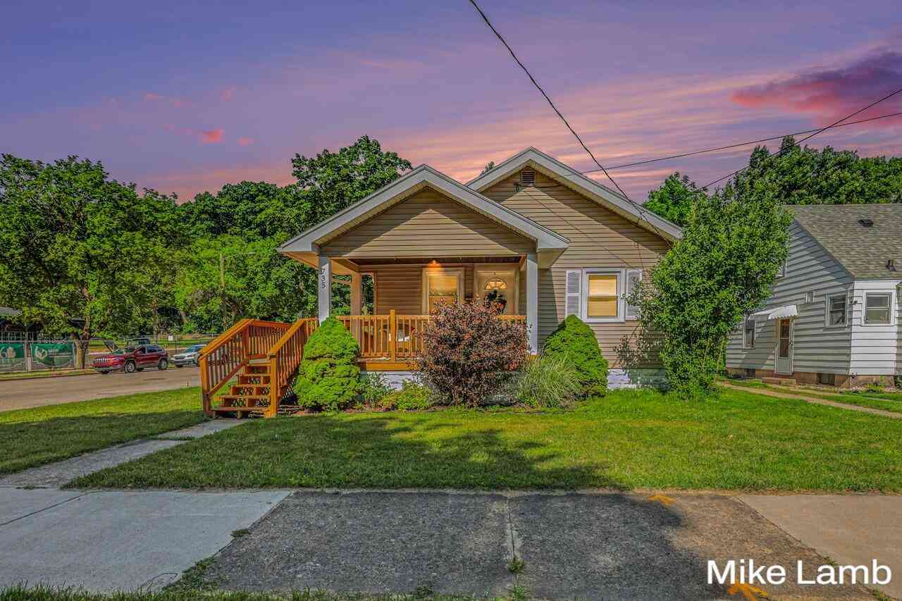 Homes For Sale - 735 Van Buren Avenue<br/> Grand Rapids, MI 49504