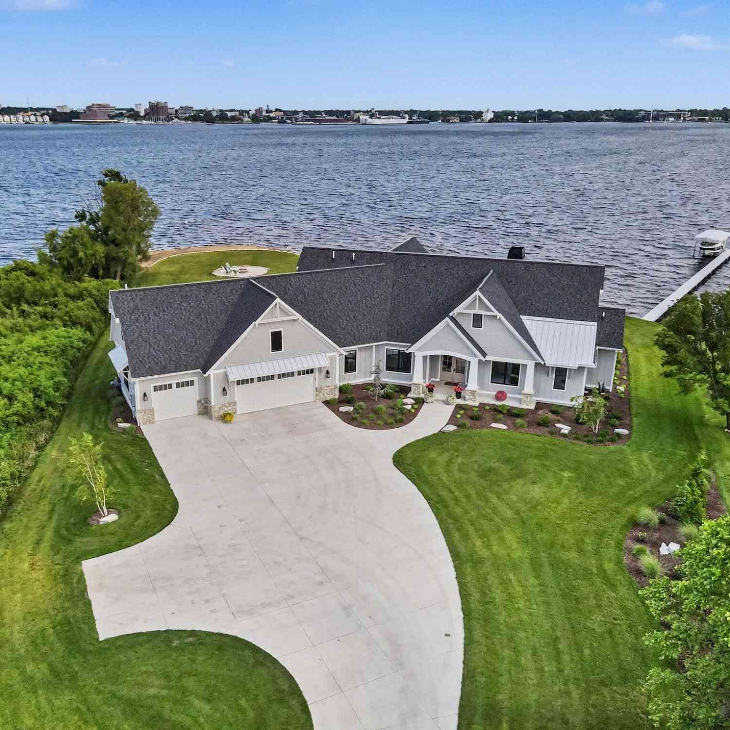 Homes For Sale - 1019 Moorings Court<br/> Muskegon, MI 49445