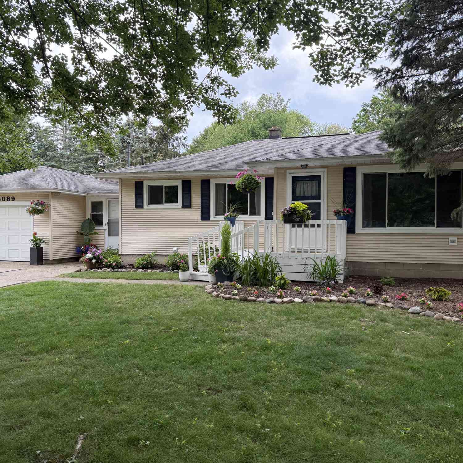 Homes For Sale - 15089 178th Avenue<br/> Ottawa County, Grand Haven, MI 49417