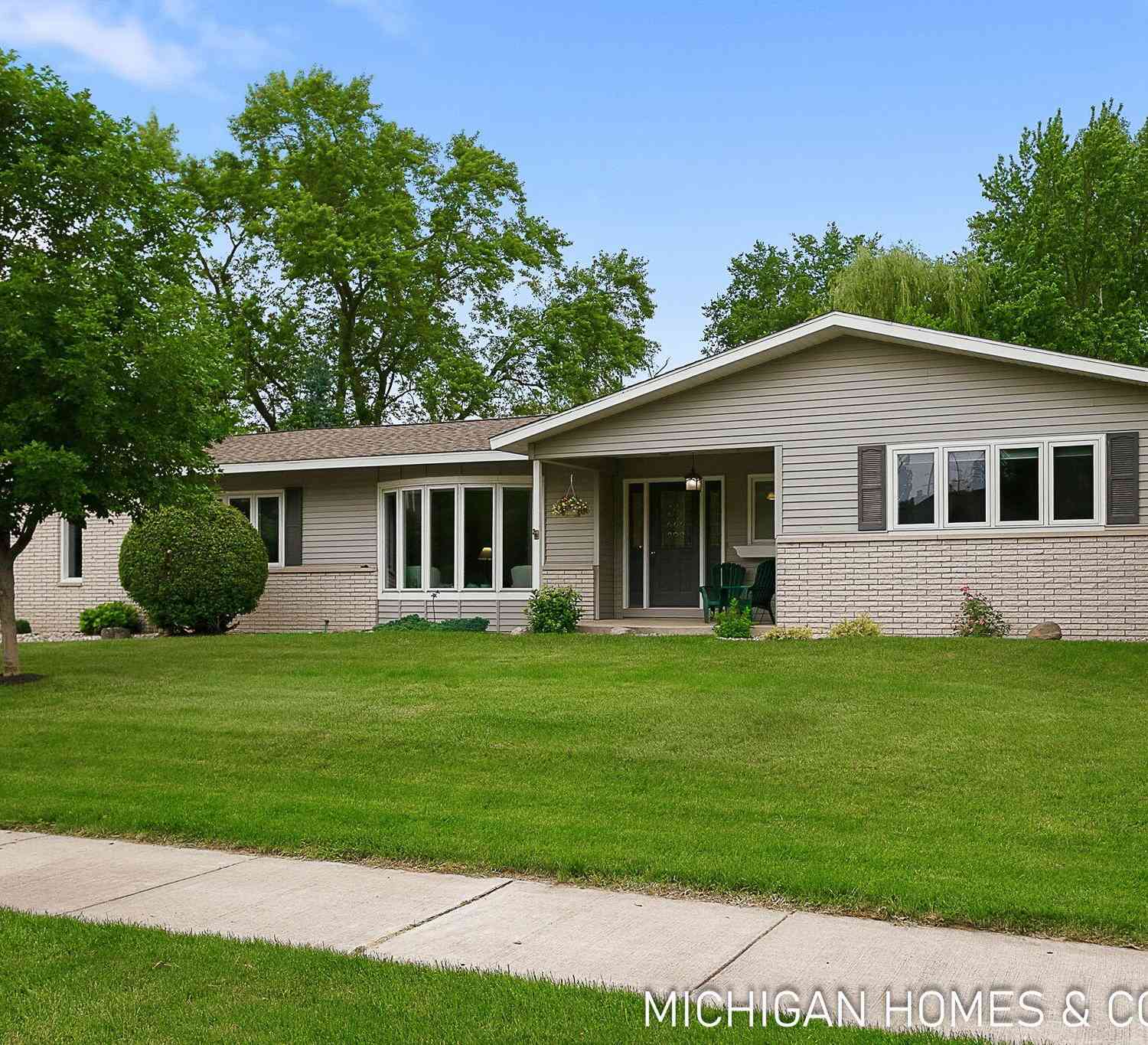 Homes For Sale - 593 Alice Avenue<br/> Zeeland, MI 49464