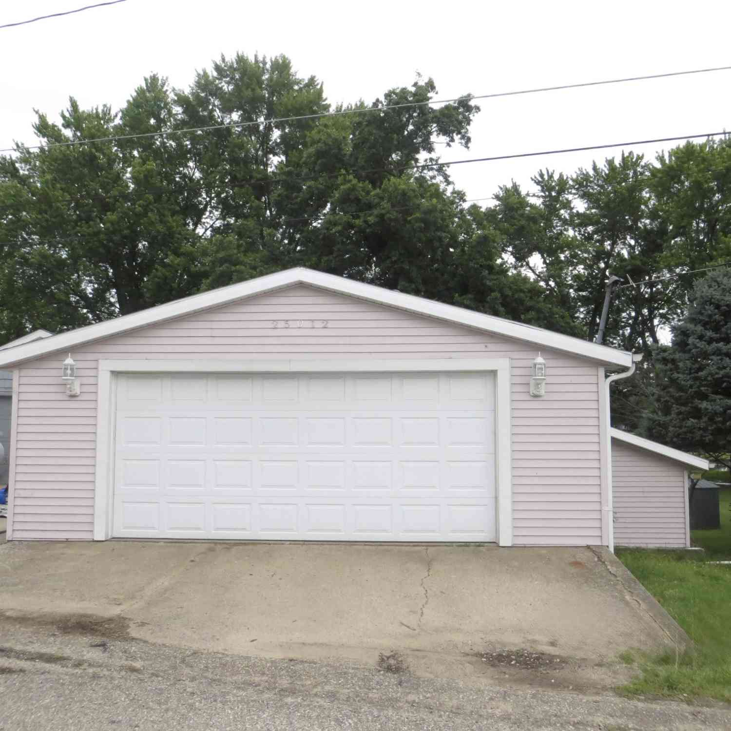 Homes For Sale - 25012 Kenneth Avenue<br/> Cass County, Edwardsburg, MI 49112