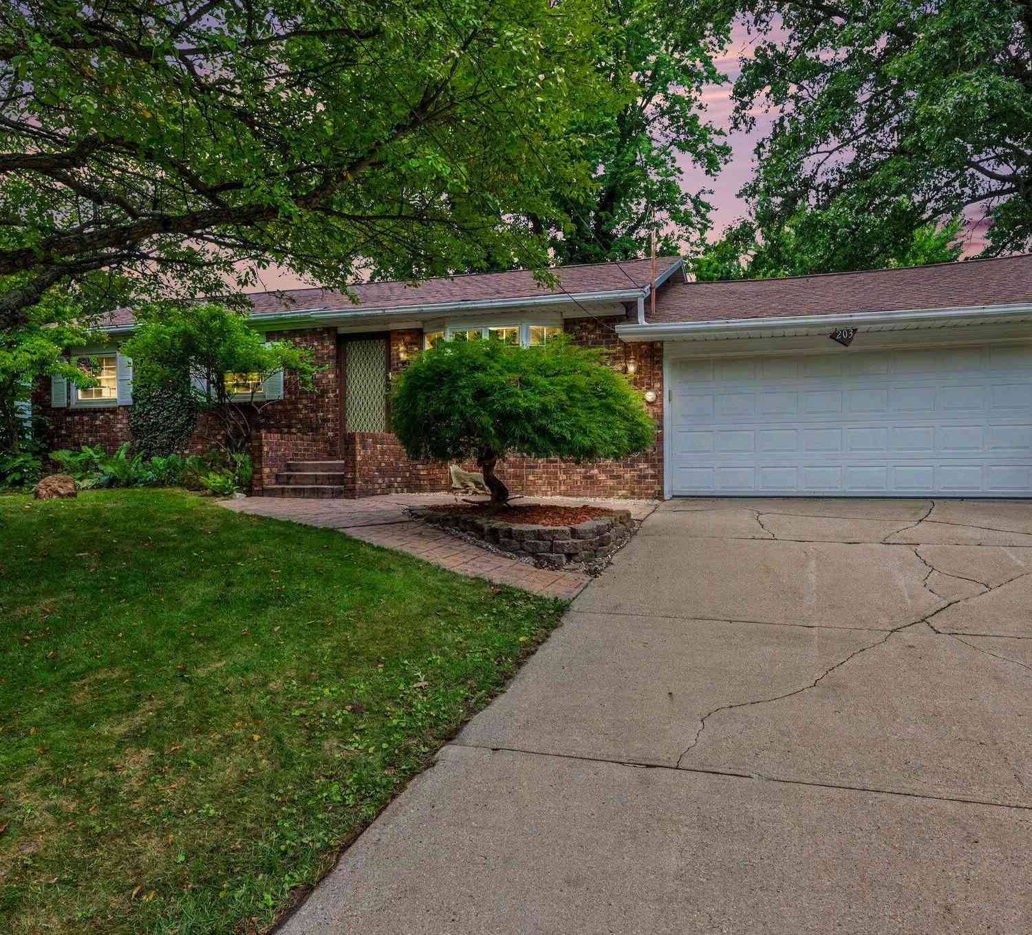 Homes For Sale - 203 Dundee Drive<br/> Battle Creek, MI 49014