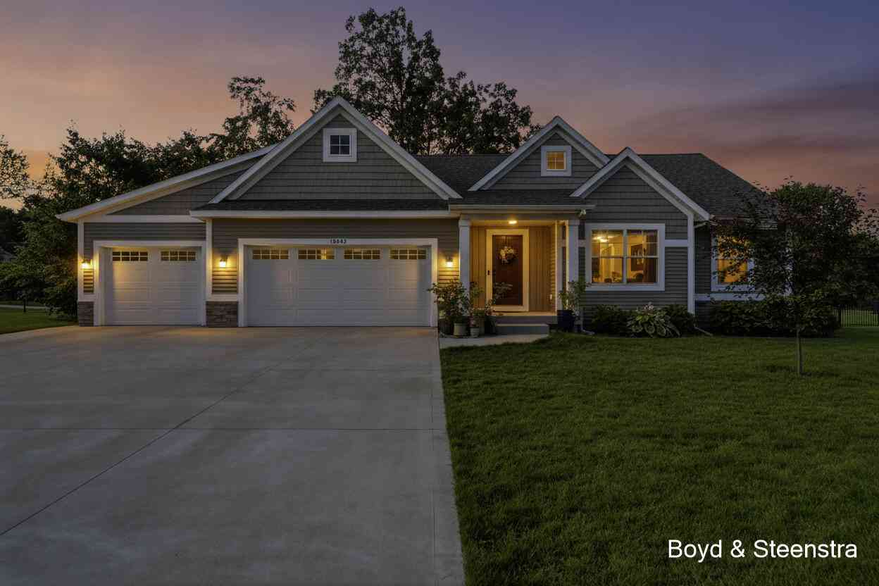 Homes For Sale - 13092 Boulderway Trail<br/> Grand Haven, MI 49417