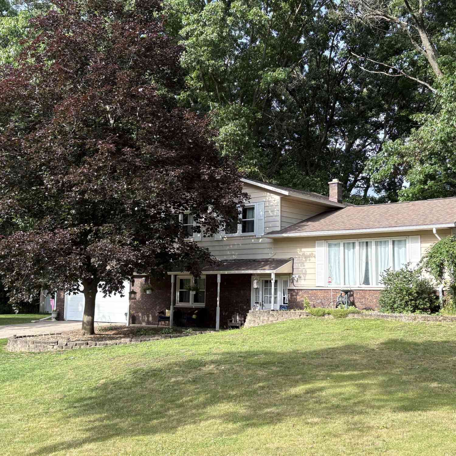 Homes For Sale - 48963 Ye Olde Woods<br/> Van Buren County, Mattawan, MI 49071