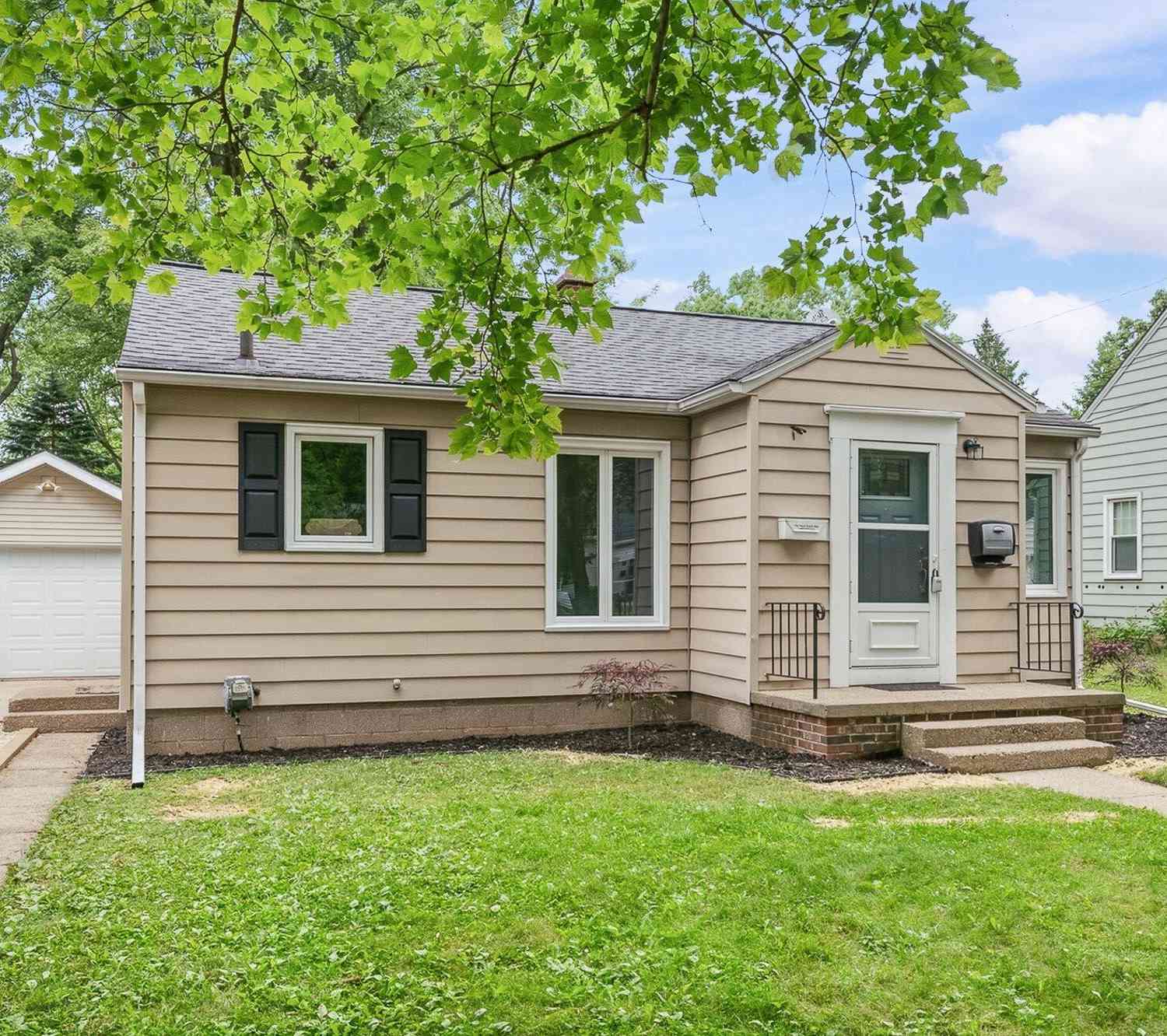 Homes For Sale - 2928 Lorraine Avenue<br/> Kalamazoo, MI 49008