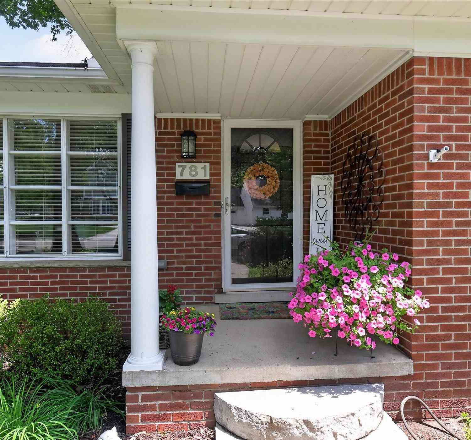 Homes For Sale - 781 Beech Court<br/> Plymouth, MI 48170